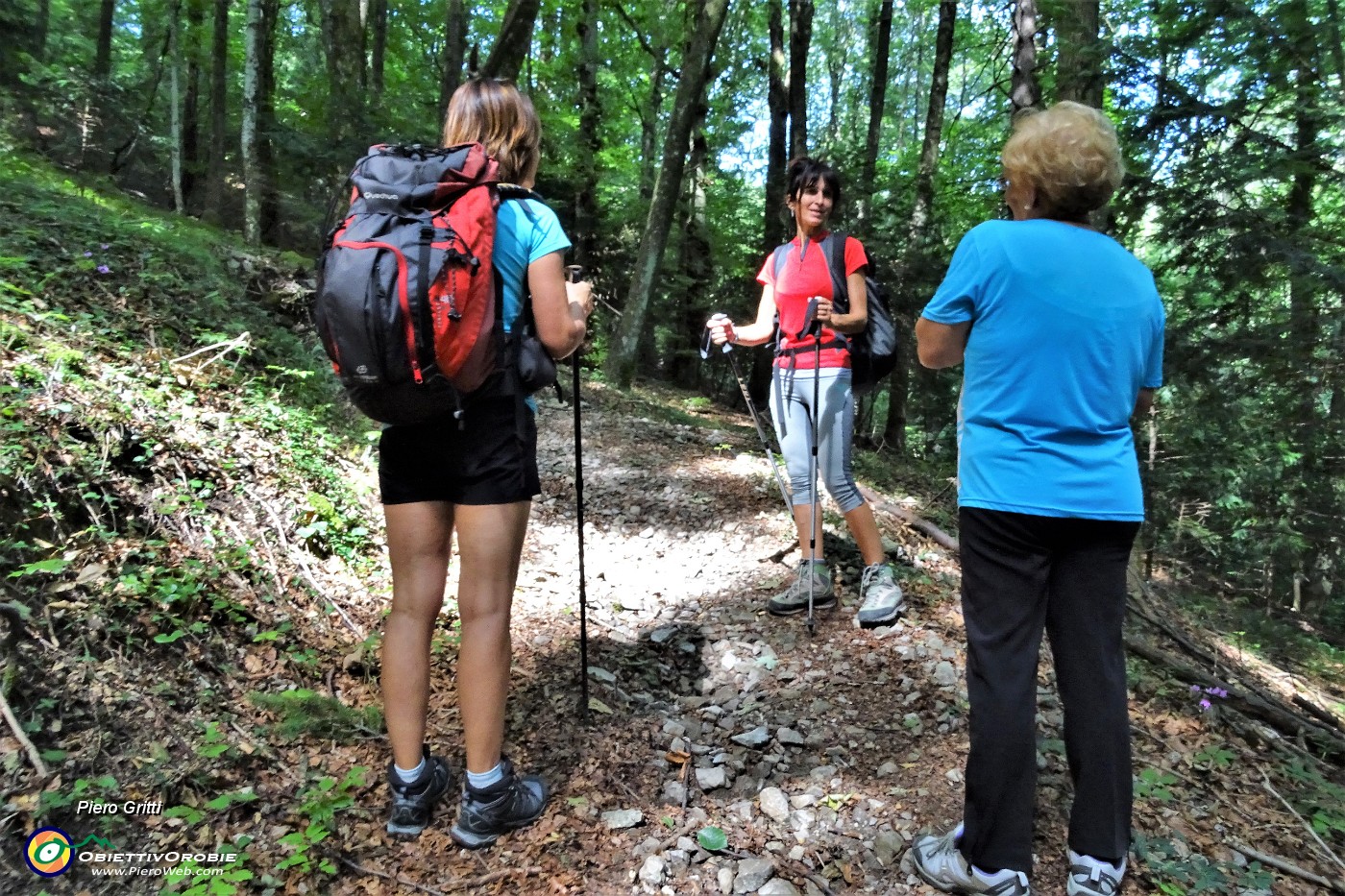 20 Camminando si conversa piacevolmente.JPG